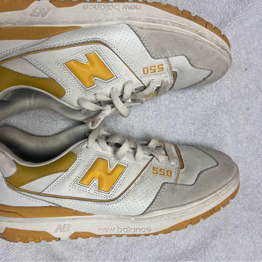 New Balance 550 Shoes in White and Gold